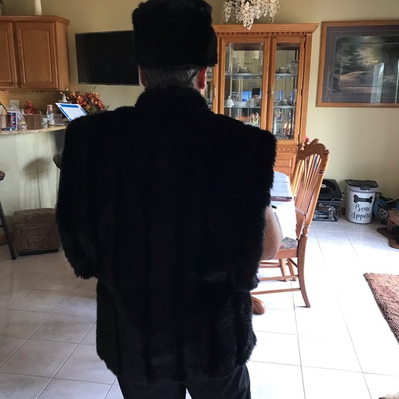 Black faux fur Vest and hat - Picture 9 of 11